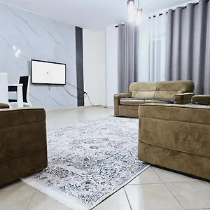 New Bazaar Side Bliss 2 Bed Apt With Free Garage Appartement Tirana